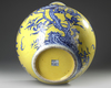 A LARGE CHINESE YELLOW GROUND NINE PEACHES VASE, QING DYNASTY (1644-1911)