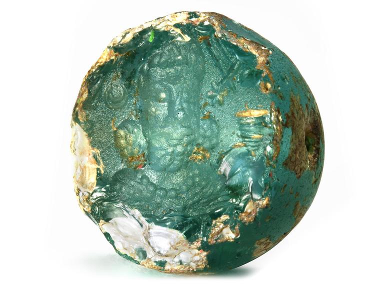 A CLEAR GLASS STAMP SEAL WITH FACING PORTRAIT, SASSANIAN 3RD-4TH CENTURY AD