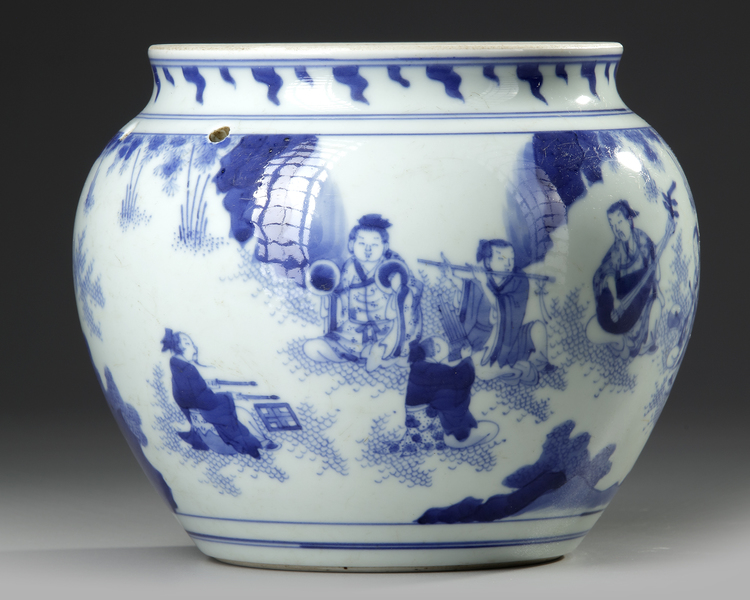 A CHINESE BLUE AND WHITE JAR, QING DYNASTY (1644-1911)