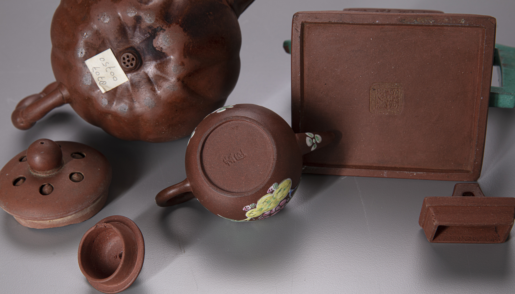 THREE CHINESE YIXING TEAPOTS, 19TH2OTH CENTURY