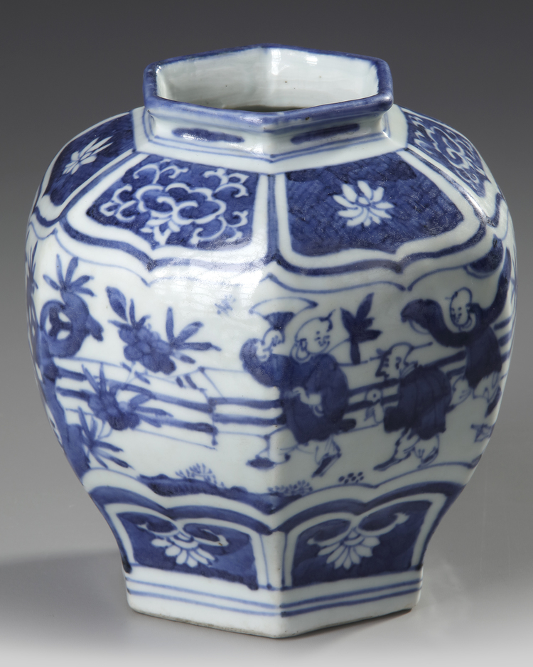 A CHINESE BLUE AND WHITE HEXAGONAL VASE, QING DYNASTY (16441911)