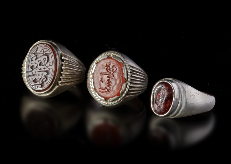 THREE AGATE SILVER RINGS, 11TH - 19TH CENTURY