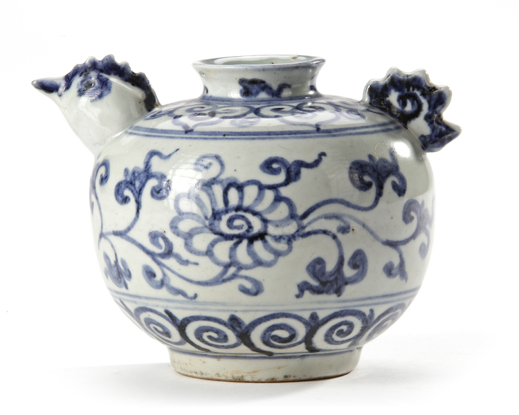 A CHINESE BLUE AND WHITE CHICKEN EWER, MING DYNASTY (1368-1644)