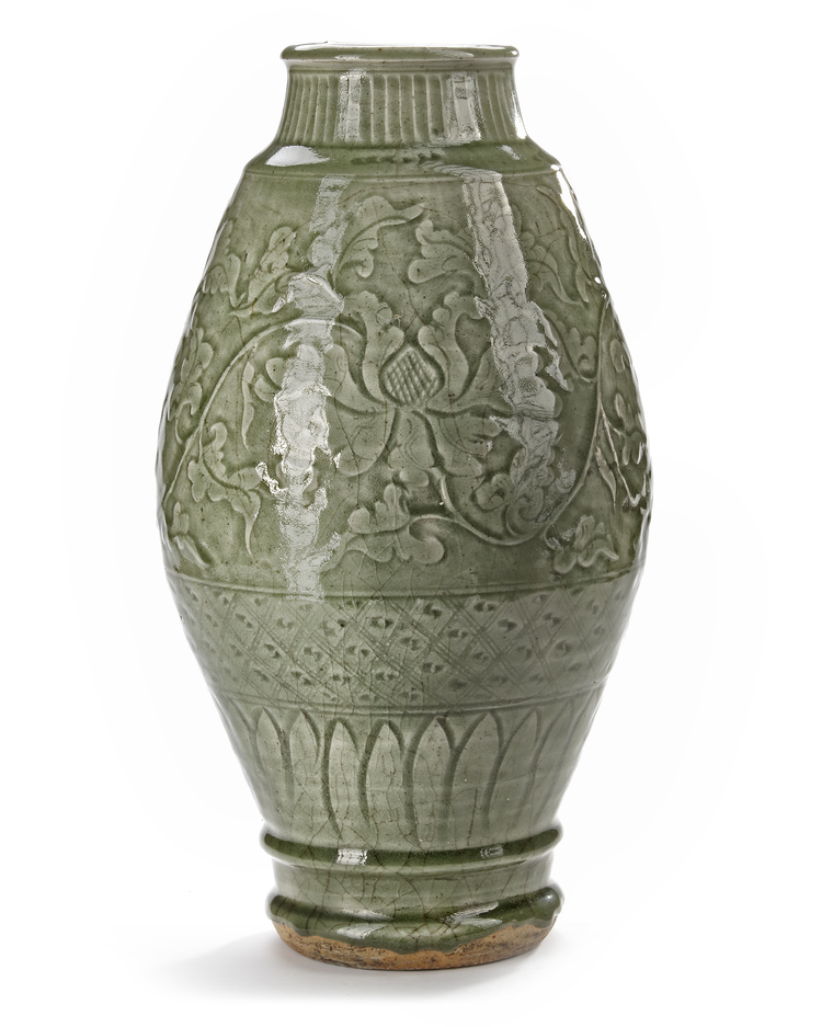 A LARGE CHINESE LONGQUAN CELADON VASE, MING DYNASTY (1368-1644)
