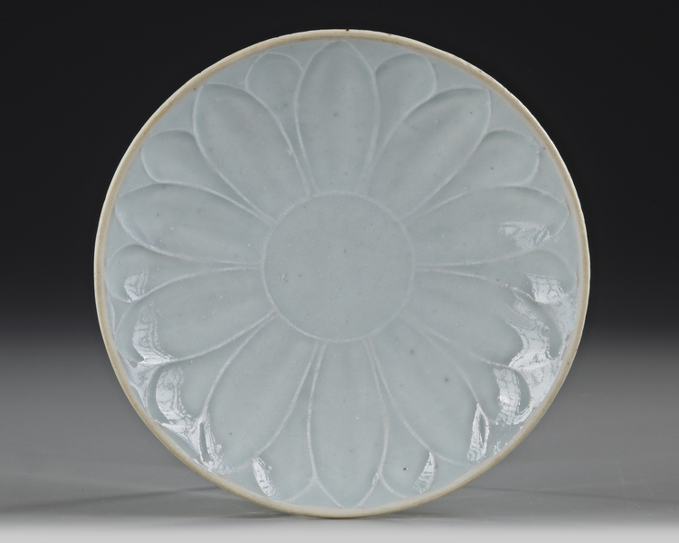 A CHINESE 'QINGBAI' FLOWER-FORM SAUCER DISH, SONG DYNASTY (960-1279)