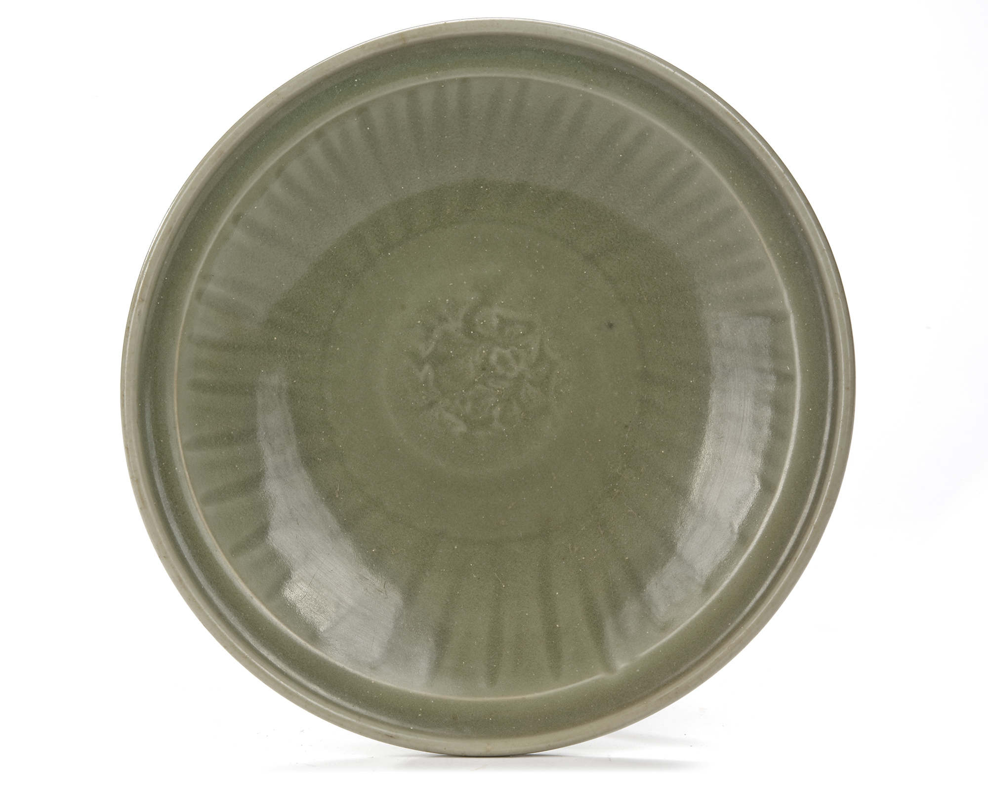 A CHINESE LONGQUAN CELADON DISH, MING DYNASTY (1368-1644)