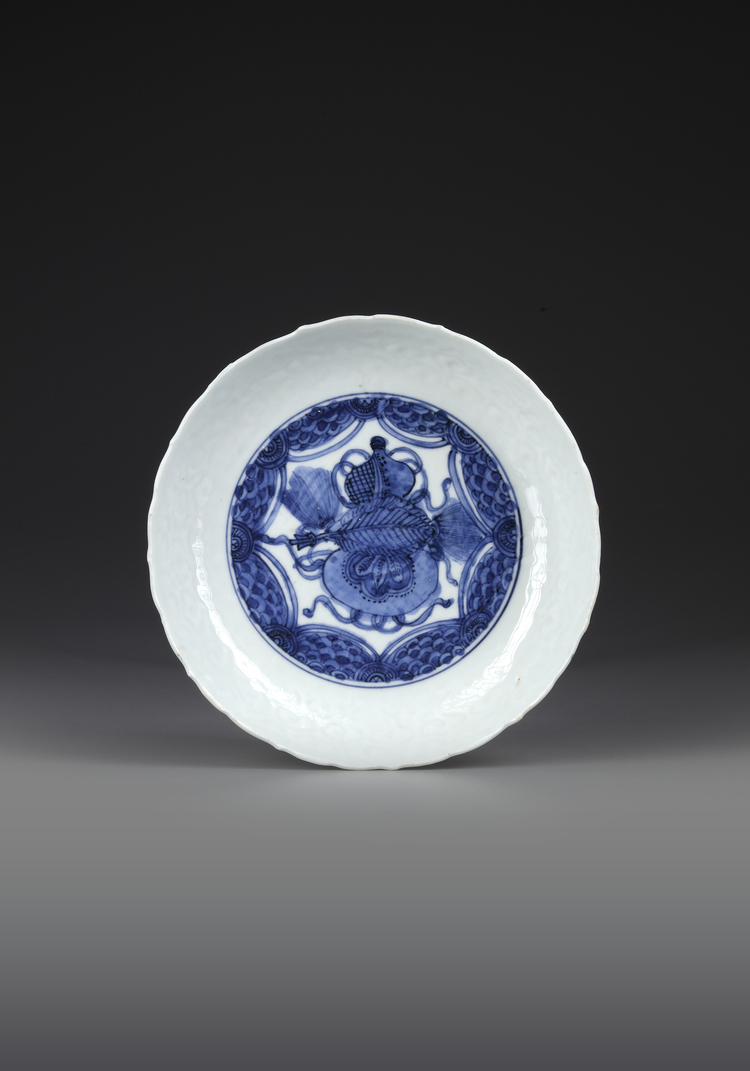 A CHINESE BLUE AND WHITE DISH,  WANLI PERIOD (1573-1619)