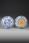 A CHINESE BLUE AND WHITE BOX WITH COVER, MING DYNASTY (1368-1644)