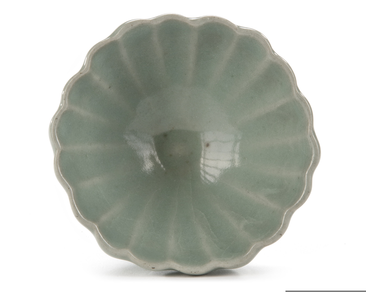 A FINE SMALL LONGQUAN CELADON PETAL-LOBED BOWL, SOUTHERN SONG DYNASTY (1127-1279)