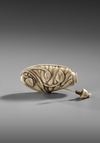 A CHINESE CARVED SNUFF BOTTLE, 19TH CENTURY