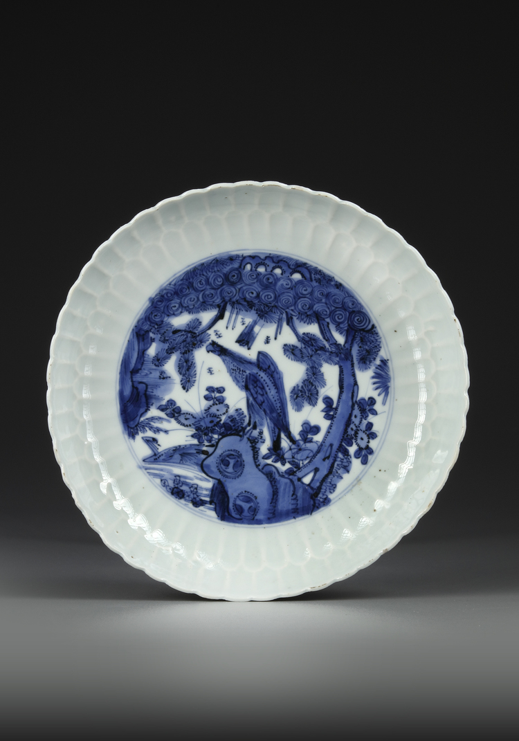 A CHINESE BLUE AND WHITE INCISED DECORATED DISH, WANLI PERIOD (1573-1619)