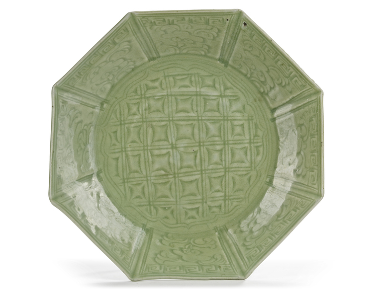 A CHINESE LONGQUAN CELADON DISH, EARLY MING (1400-1500)