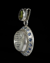 A CRYSTAL SILVER MOUNTED AND GEMSTONES- SET CARVED PENDANT, 4TH AH -11TH AD CENTURY