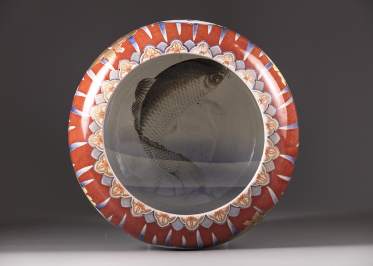 A large Japanese Imari pot