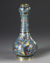 A CHINESE CLOISONNÉ ENAMEL GARLIC HEAD VASE, JINGTAI INCISED SIX-CHARACTER MARK IN A LINE (1450-1456), 17TH/18TH CENTURY