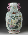 A  LARGE CHINESE FAMILLE ROSE VASE, 19TH CENTURY