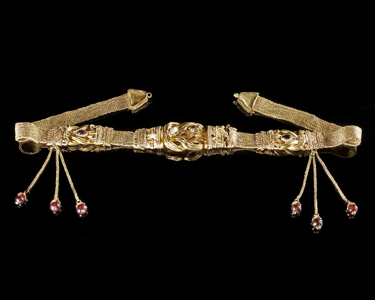 A HELLENISTIC GREEK GOLD GIRDLE WITH A HERAKLES KNOT, LATE 4TH-EARLY 3RD CENTURY BC
