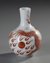 A SMALL CHINESE DRAGON BOTTLE VASE, 19TH-20TH CENTURY
