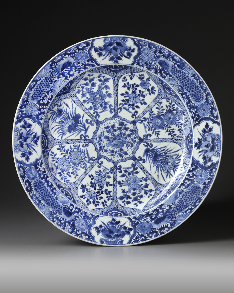 A LARGE CHINESE BLUE AND WHITE PEACOCK CHARGER, KANGXI PERIOD (1662-1722)