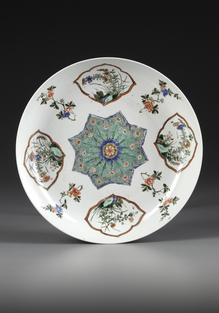 A CHINESE FAMILLE VERTE 'FLORAL' DISH, KANGXI PERIOD (1662-1722)