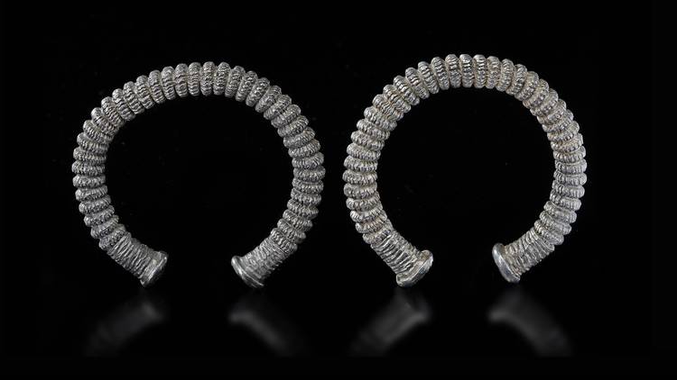 A PAIR OF SILVER BRACELETS, CLASSICAL GREEK PERIOD, 4TH CENTURY BC