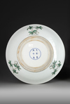 A CHINESE FAMILLE VERTE DISH, 20TH CENTURY