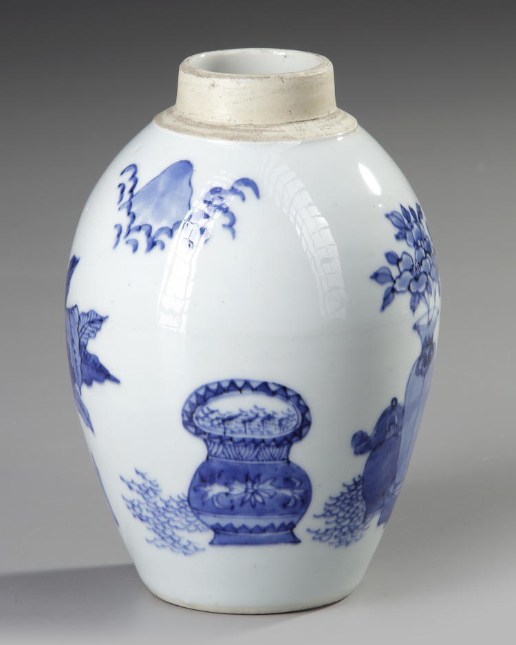 A CHINESE BLUE AND WHITE JAR, 19TH CENTURY