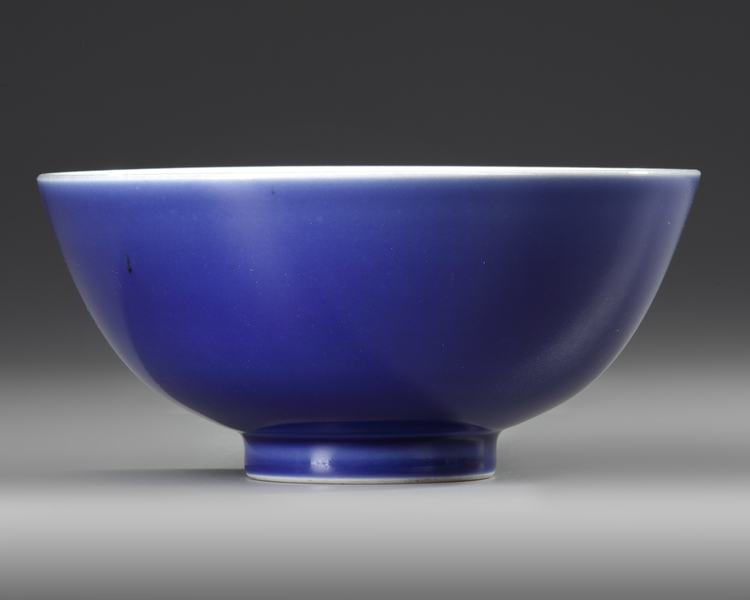 A CHINESE BLUE-GLAZED BOWL,19TH CENTURY