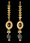 A LARGE PAIR OF GRECO-ROMAN GOLD EARRINGS WITH GARNET AFRICAN HEADS, 2ND CENTURY BC-1ST CENTURY AD