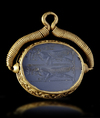 AN ACHAEMENID BLUE CHALCEDONY SEAL IN GOLD MOUNT, 5TH CENTURY BC