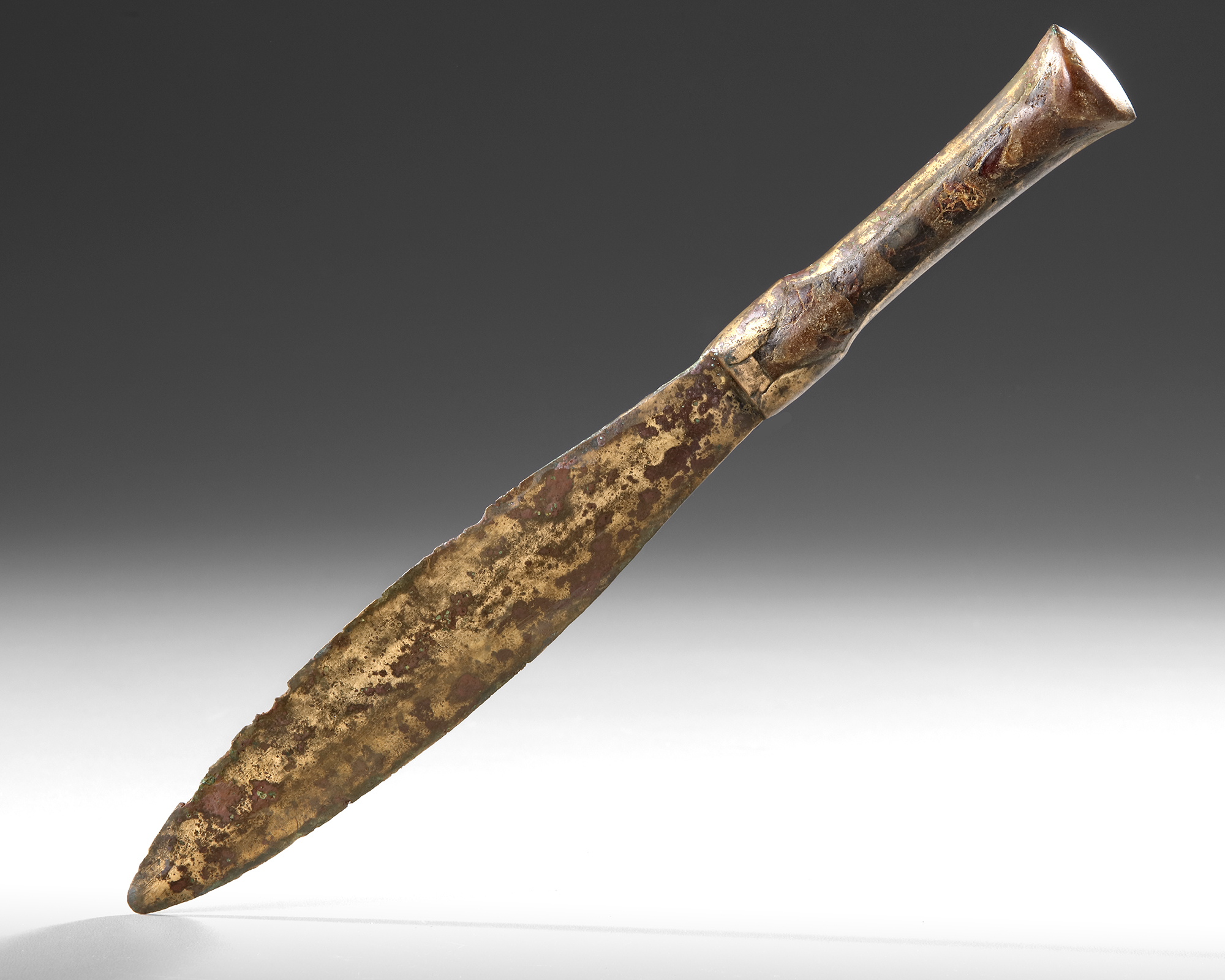 A BRONZE DAGGER WITH DECORATION, 800-500 BC