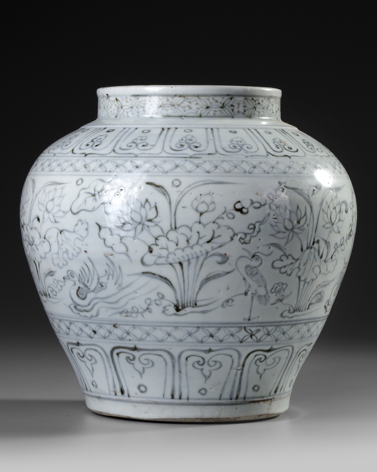 A CHINESE UNDERGLAZE COPPER-RED JAR, MING DYNASTY (1368-1644)