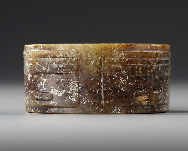 A LARGE ARCHAISTIC JADE CONG, MING DYNASTY (1368-1644)