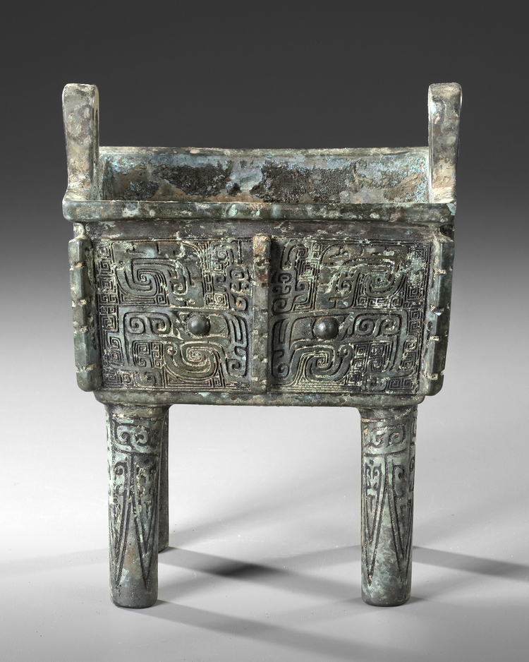 A CHINESE ARCHAIC BRONZE RECTANGULAR FOOD VESSEL, SHANG DYNASTY (CIRCA ...