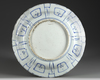 A CHINESE BLUE AND WHITE 'GRASSHOPPER' 'KRAAK PORCELAIN CHARGER, WANLI PERIOD (1572-1620)
