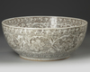A LARGE CHINESE BOWL, QING DYNASTY (1644-1911)