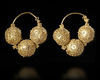 A PAIR OF EARLY ISLAMIC GOLD EARRINGS, 12TH CENTURY