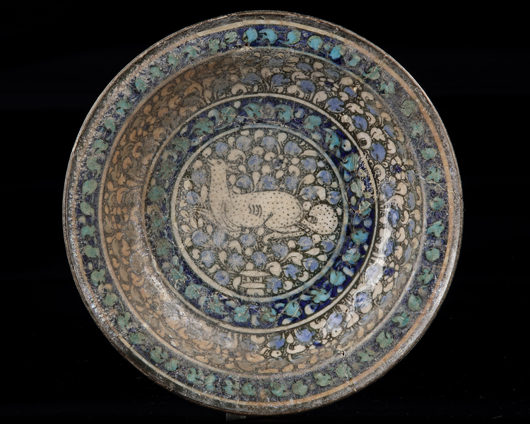 * A SULTANABAD POTTERY DISH, NORTH PERSIA, LATE 13TH-EARLY 14TH CENTURY