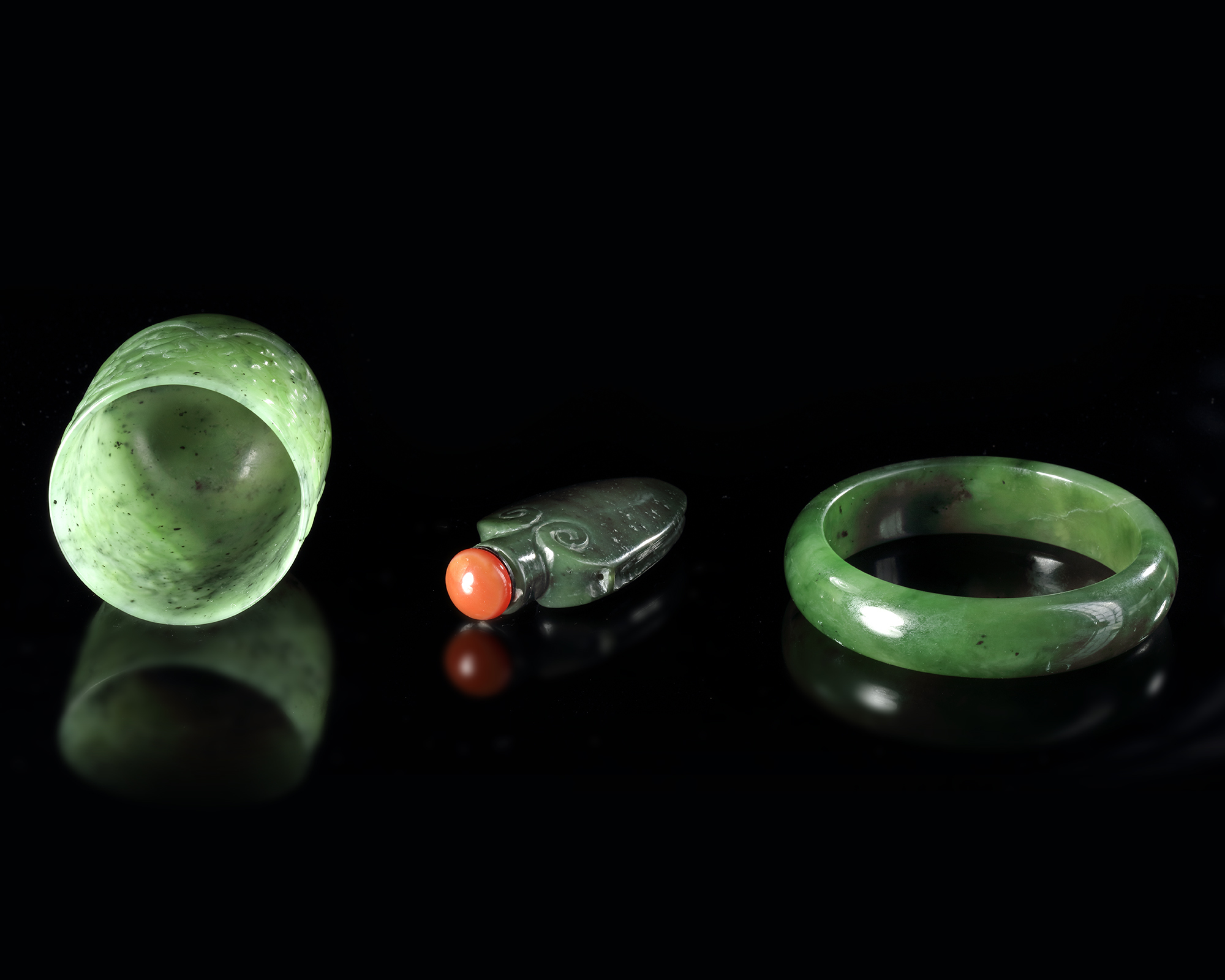 THREE CHINESE SPINACH JADE OBJECTS, 20TH CENTURY