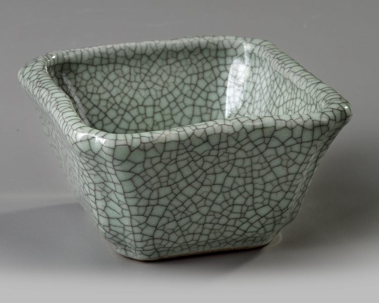A CHINESE GEYAO SQUARE BRUSH WASHER, QING DYNASTY (1644-1912)