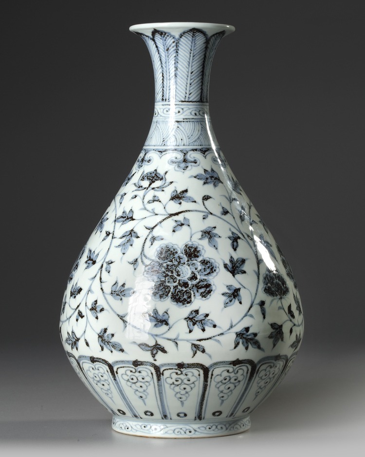 A CHINESE BLUE AND WHITE "SCROLLING PEONY" PEAR SHAPED VASE