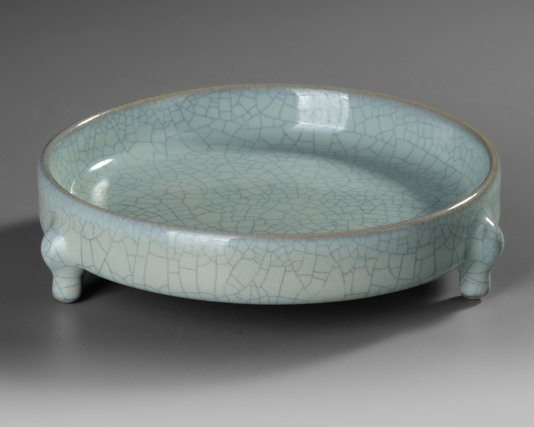 A CHINESE THREE LEGGED RU WARE WASHER, QING DYNASTY (1644–1911)