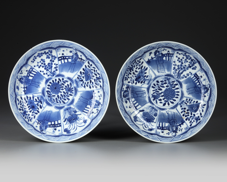 TWO CHINESE BLUE AND WHITE DISHES, 19TH CENTURY