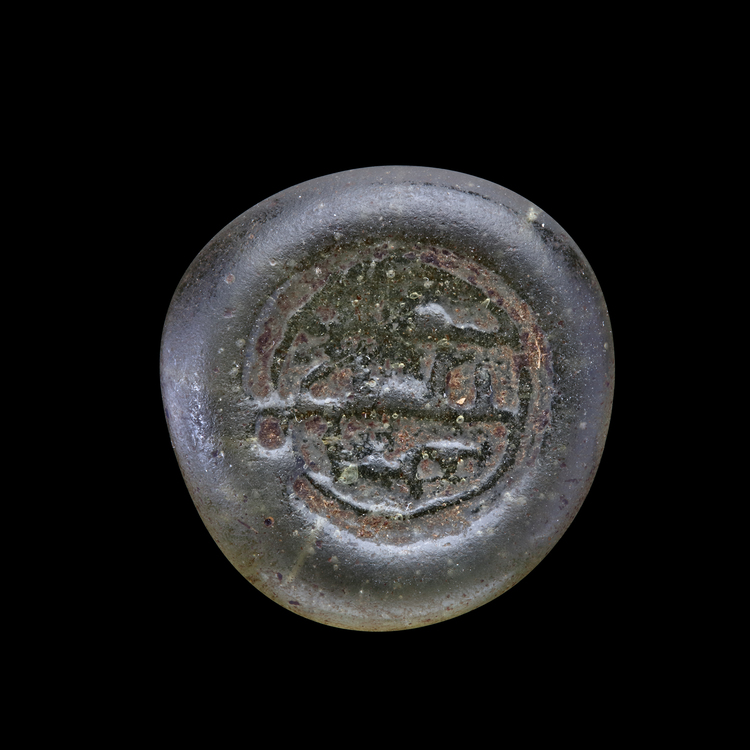 AN EARLY ISLAMIC GLASS WEIGHT OF DOUBLE DIRHAM, 10TH-11TH CENTURY