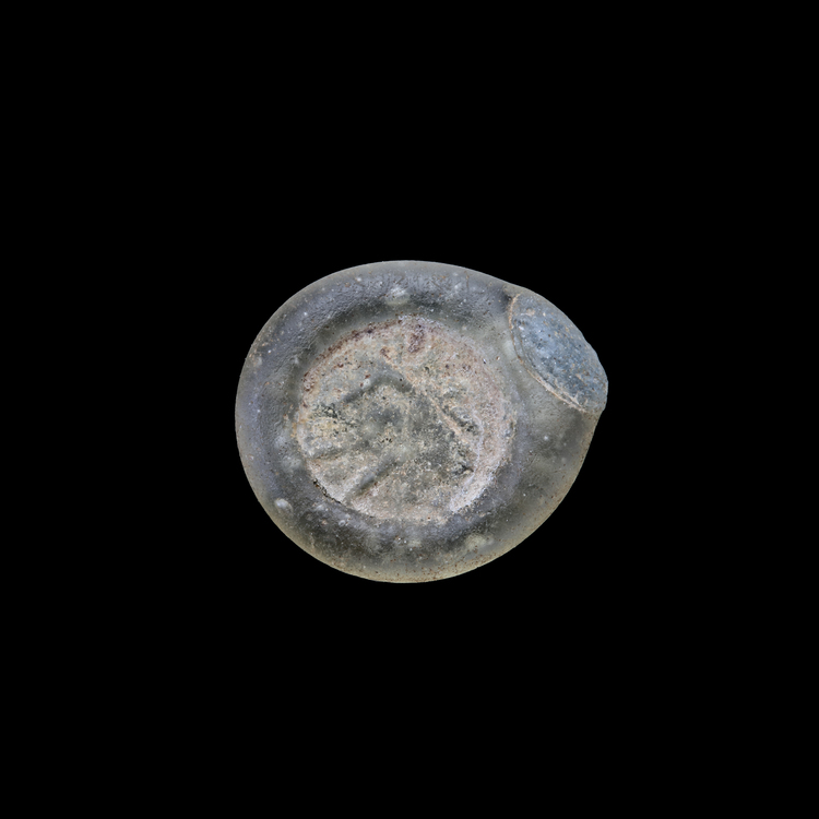 AN EARLY ISLAMIC GLASS WEIGHT OF HALF DIRHAM, 10TH-11TH CENTURY