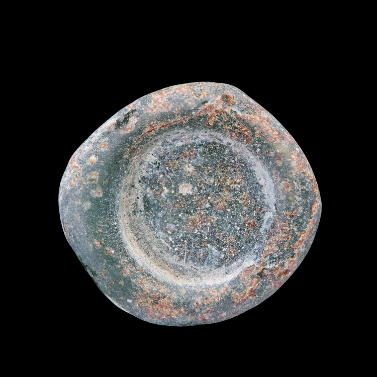 AN EARLY ISLAMIC GLASS WEIGHT OF DOUBLE DIRHAM, 10TH-11TH CENTURY
