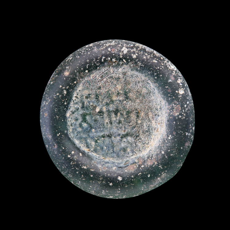 AN EARLY ISLAMIC GLASS WEIGHT OF DOUBLE DIRHAM, 10TH-11TH CENTURY