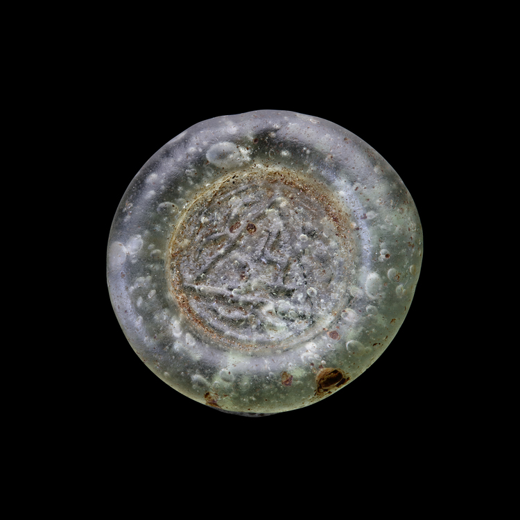 AN EARLY ISLAMIC GLASS WEIGHT OF DOUBLE DIRHAM, 10TH-11TH CENTURY