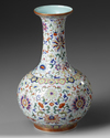A CHINESE FAMILLE ROSE BOTTLE VASE, 19TH CENTURY