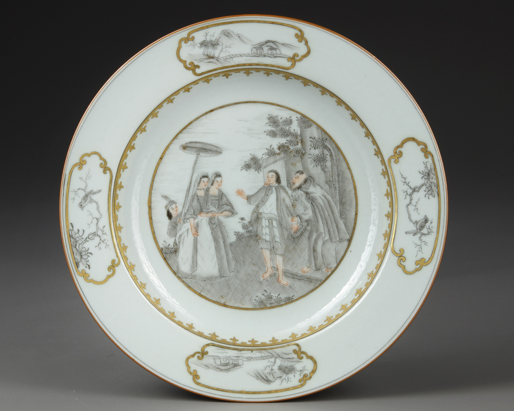 A CHINESE GRISAILLE AND GILT- PAINTED DISH, QING DYNASTY (1644–1911)